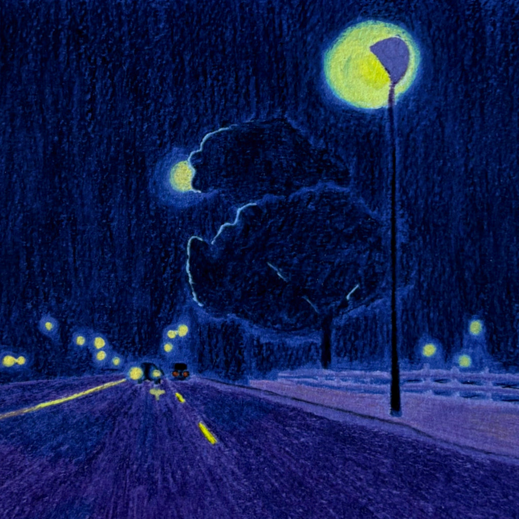 Détail de « Night on the road » : une route nocturne bleue et violette, bordée d’arbres et de lampadaires jaunes.