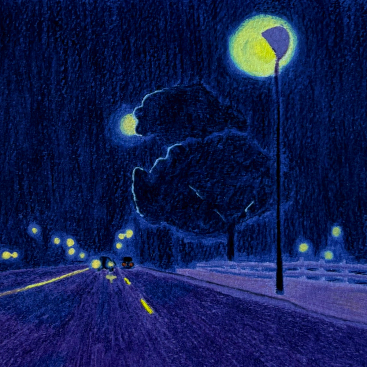 Détail de « Night on the road » : une route nocturne bleue et violette, bordée d’arbres et de lampadaires jaunes.